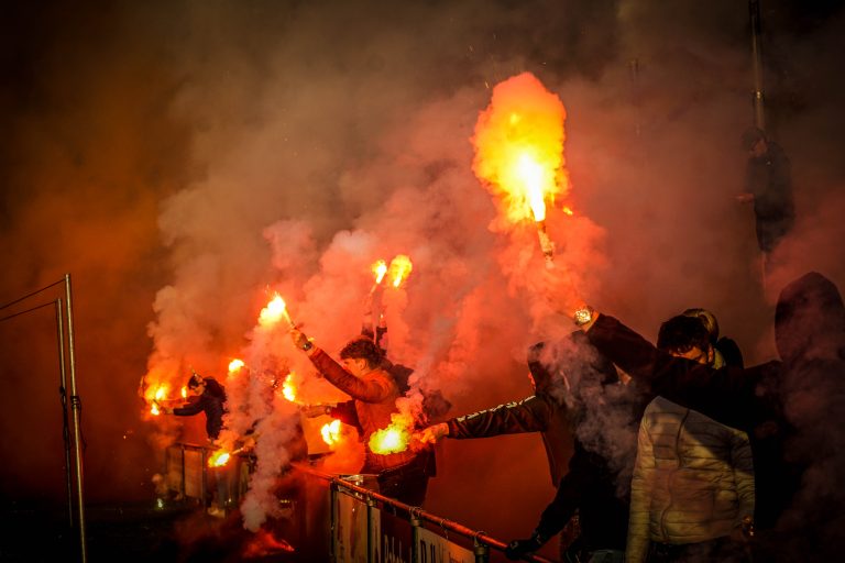 Ultras Eerbeek tegen Dieren Youth in doordeweekse derby