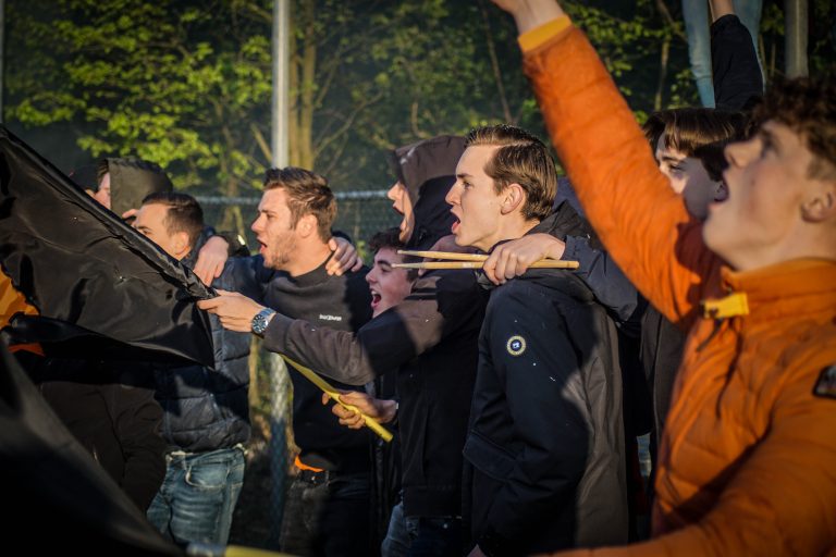 Ultras Eerbeek tegen Dieren Youth in doordeweekse derby