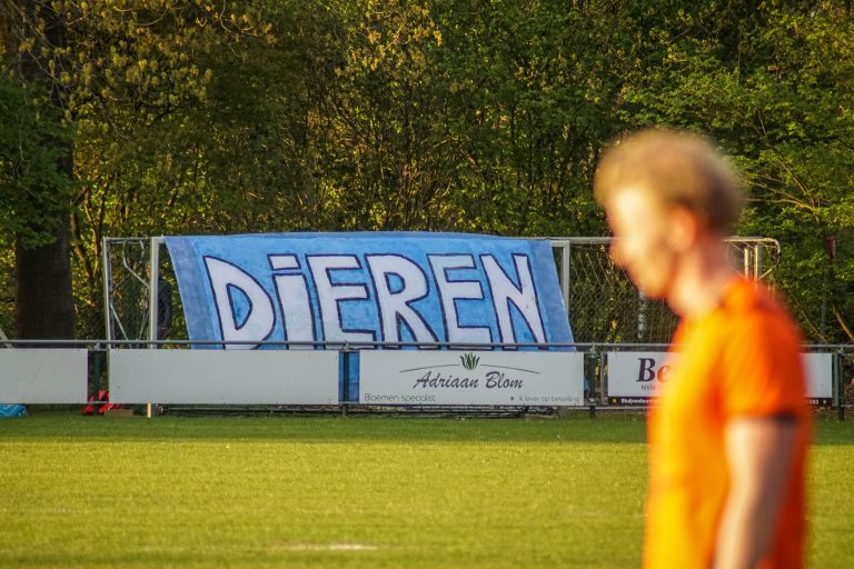 Ultras Eerbeek tegen Dieren Youth in doordeweekse derby