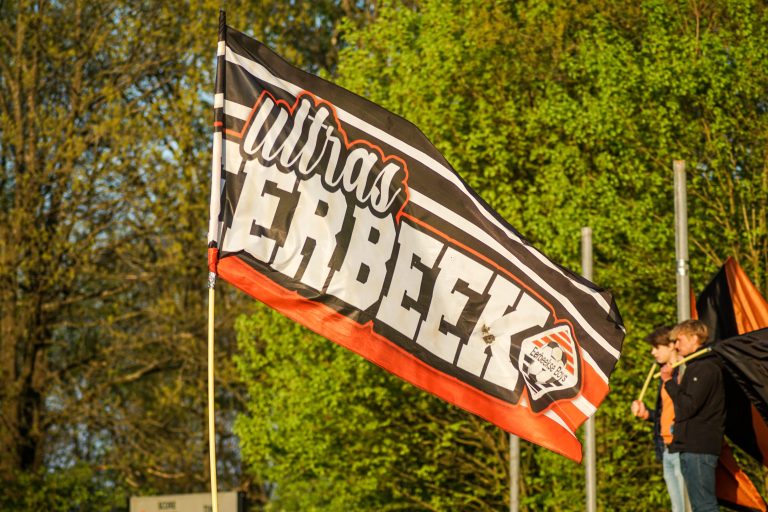 Ultras Eerbeek tegen Dieren Youth in doordeweekse derby