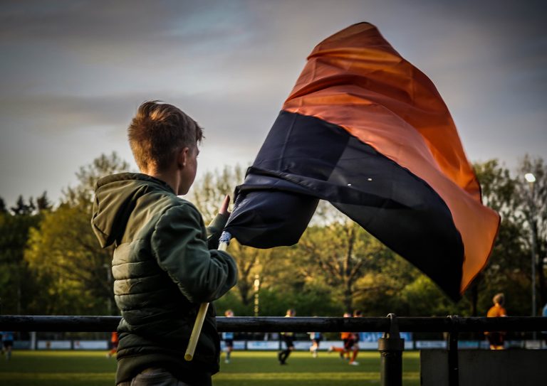 Ultras Eerbeek tegen Dieren Youth in doordeweekse derby
