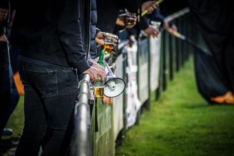 Ultras Eerbeek tegen Dieren Youth in doordeweekse derby