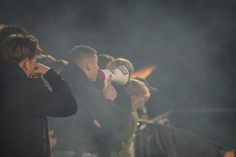Ultras Eerbeek tegen Dieren Youth in doordeweekse derby