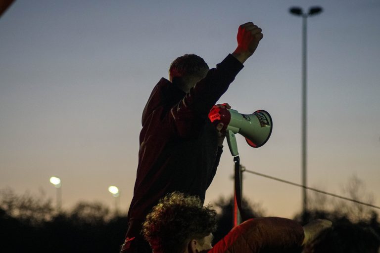 Ultras Eerbeek tegen Dieren Youth in doordeweekse derby