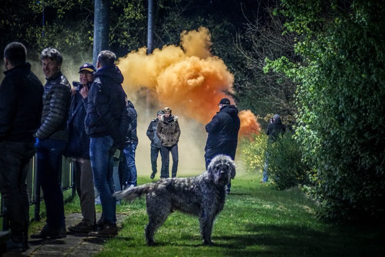Ultras Eerbeek tegen Dieren Youth in doordeweekse derby