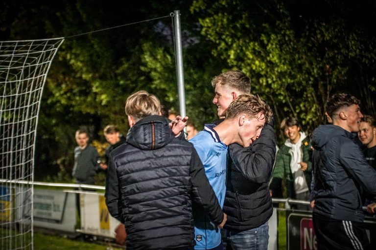 Ultras Eerbeek tegen Dieren Youth in doordeweekse derby