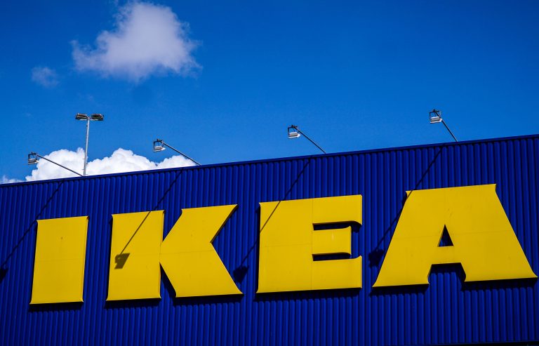 KDS Faja Lobi: voetballen op het dak van de IKEA