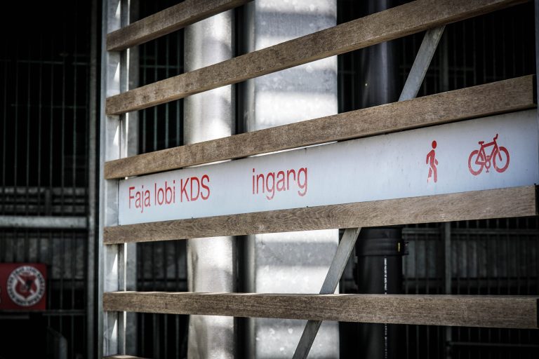 KDS Faja Lobi: voetballen op het dak van de IKEA