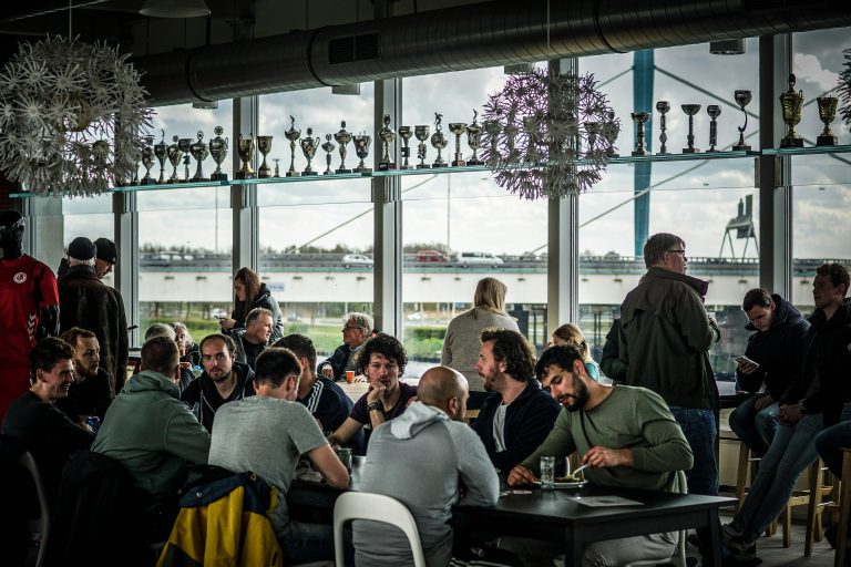 KDS Faja Lobi: voetballen op het dak van de IKEA