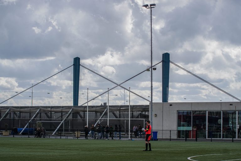 KDS Faja Lobi: voetballen op het dak van de IKEA