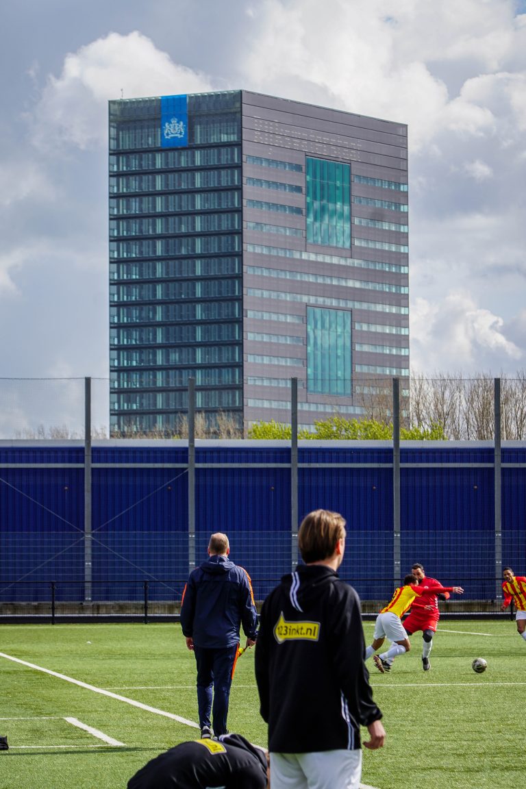KDS Faja Lobi: voetballen op het dak van de IKEA