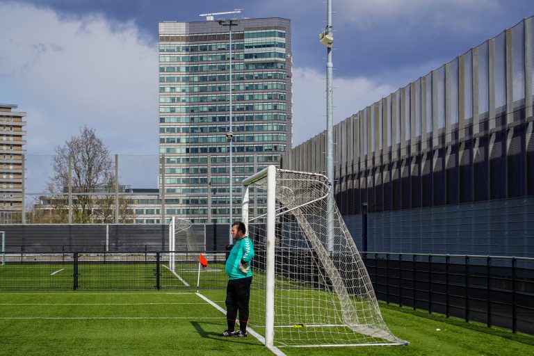 KDS Faja Lobi: voetballen op het dak van de IKEA