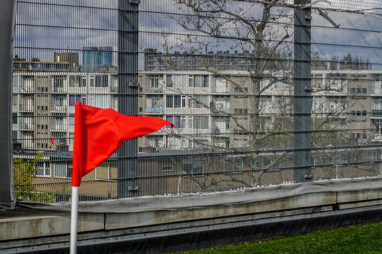 KDS Faja Lobi: voetballen op het dak van de IKEA