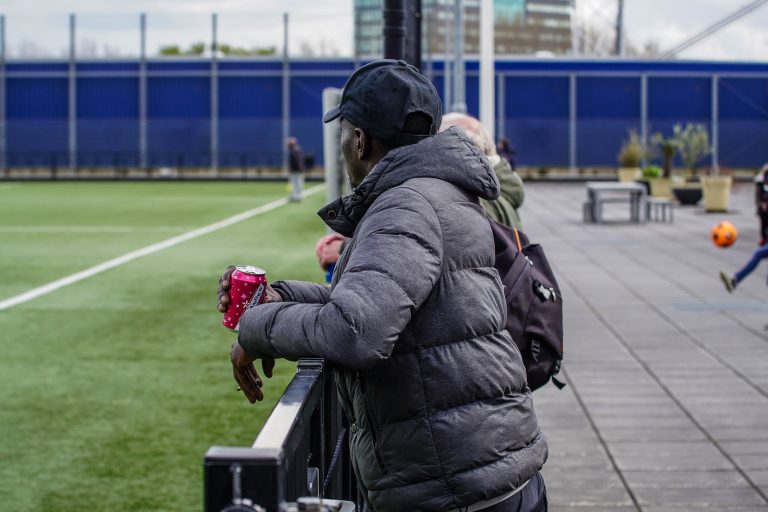 KDS Faja Lobi: voetballen op het dak van de IKEA
