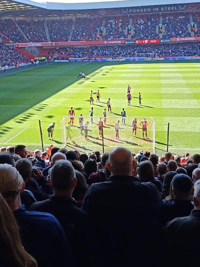 Terug naar Sheffield, verslag van een voetbalreis.