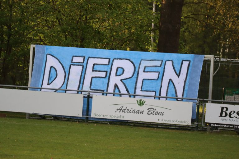 Ultras Eerbeek tegen Dieren Youth in doordeweekse derby