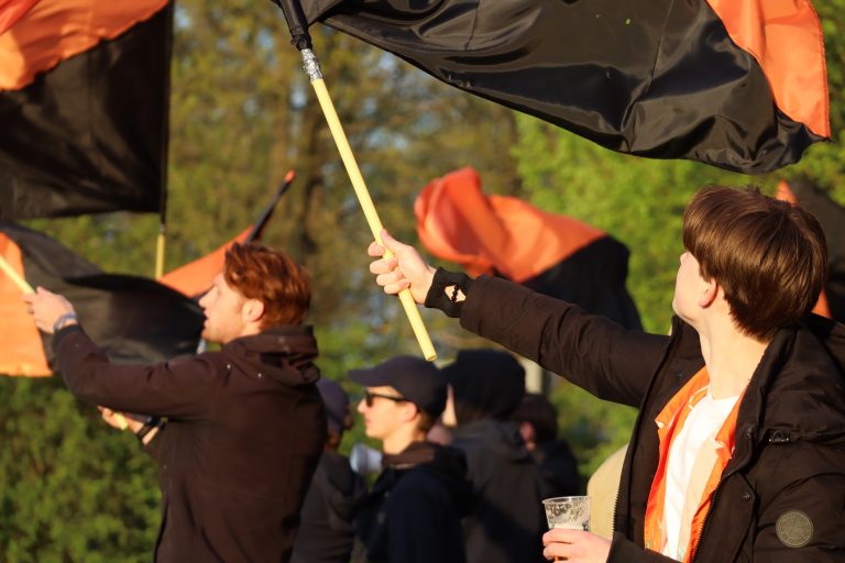 Ultras Eerbeek tegen Dieren Youth in doordeweekse derby