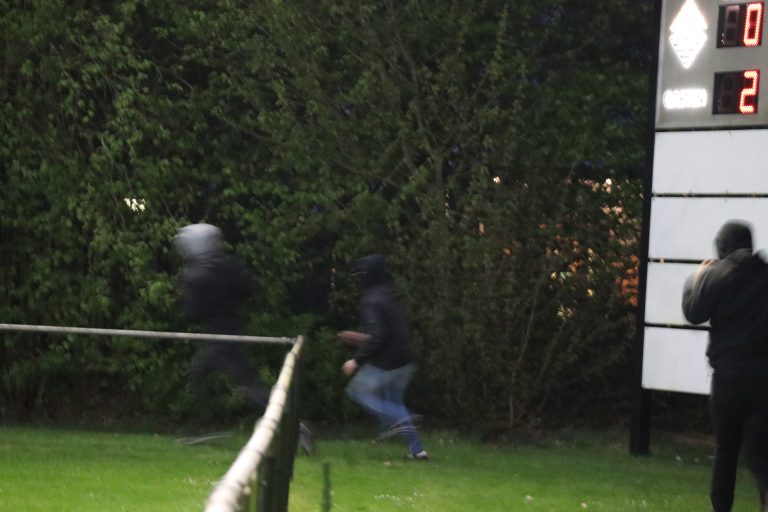 Ultras Eerbeek tegen Dieren Youth in doordeweekse derby