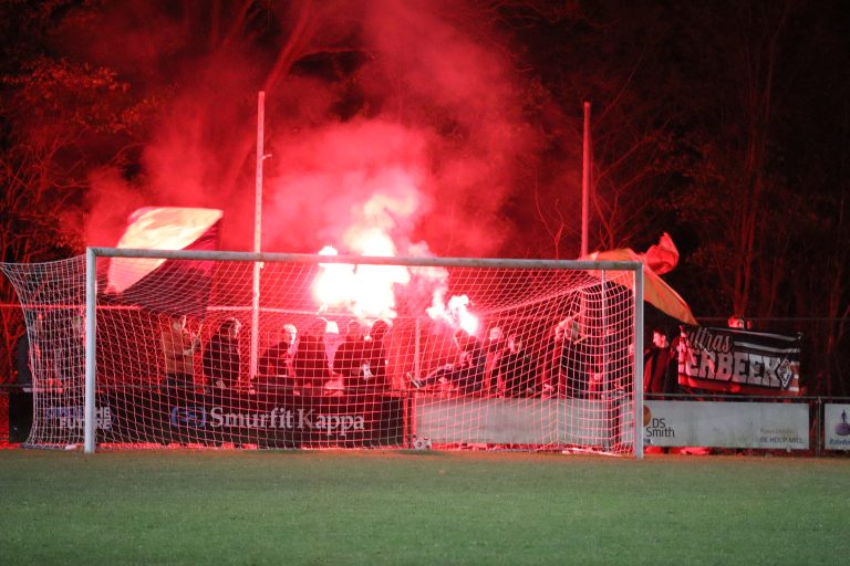 Ultras Eerbeek tegen Dieren Youth in doordeweekse derby