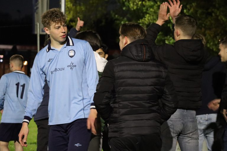 Ultras Eerbeek tegen Dieren Youth in doordeweekse derby