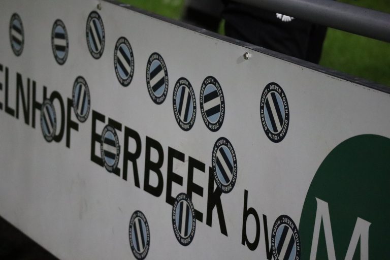 Ultras Eerbeek tegen Dieren Youth in doordeweekse derby