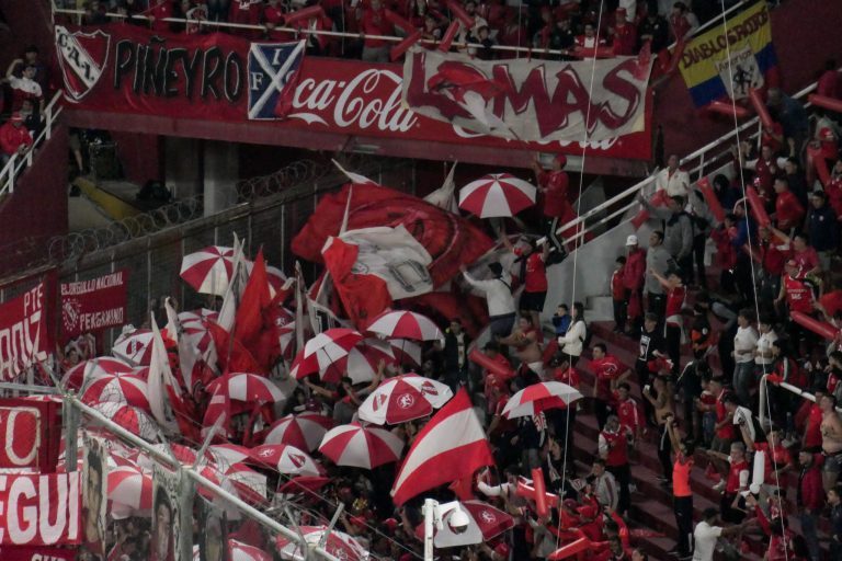 Argentinië special: bloedzuigers Racing pakken Clásico de Avellaneda