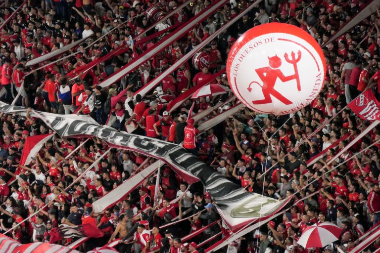 Argentinië special: bloedzuigers Racing pakken Clásico de Avellaneda