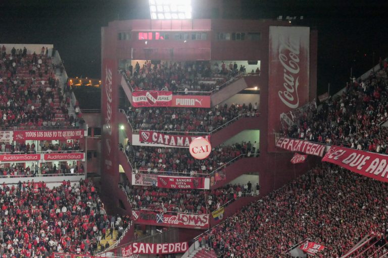 Argentinië special: bloedzuigers Racing pakken Clásico de Avellaneda