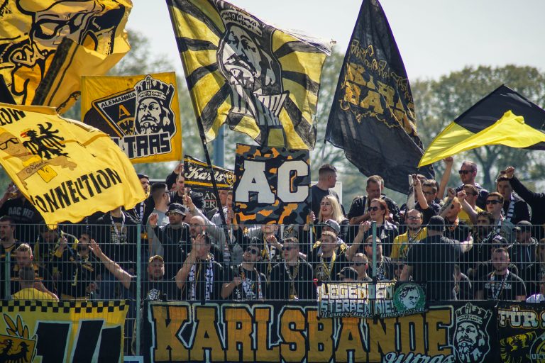 Ultras Alemannia Aachen nemen dorpj Straelen over bij degradatiekraker