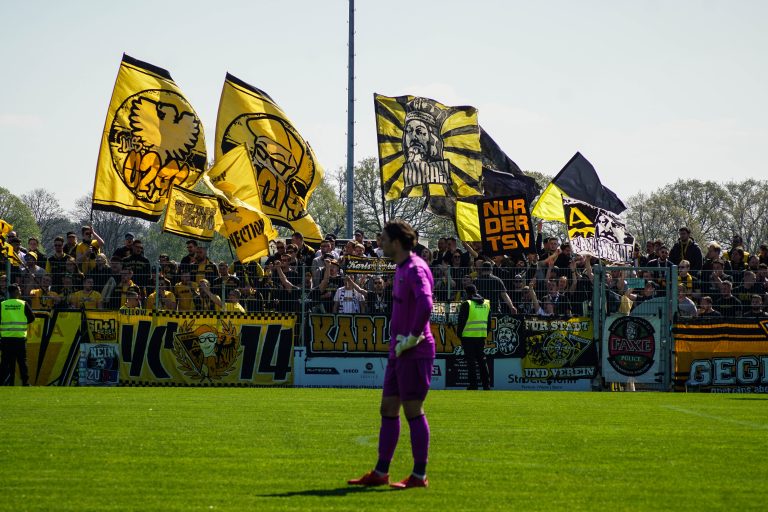 Ultras Alemannia Aachen nemen dorpj Straelen over bij degradatiekraker