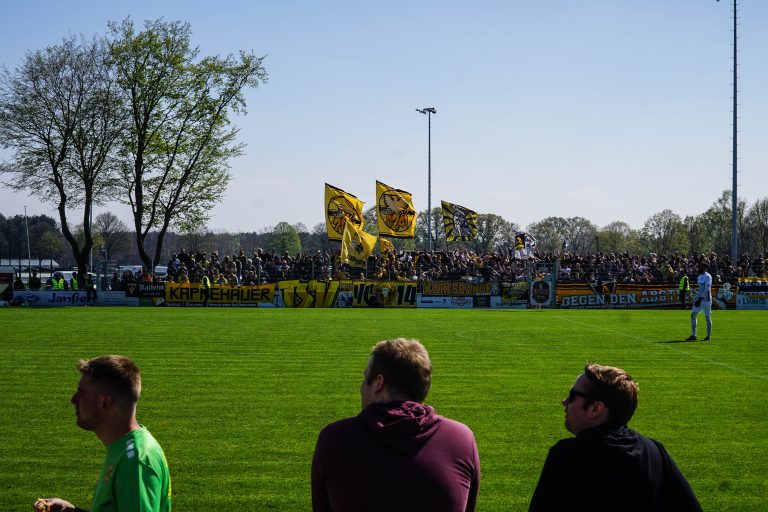 Ultras Alemannia Aachen nemen dorpj Straelen over bij degradatiekraker