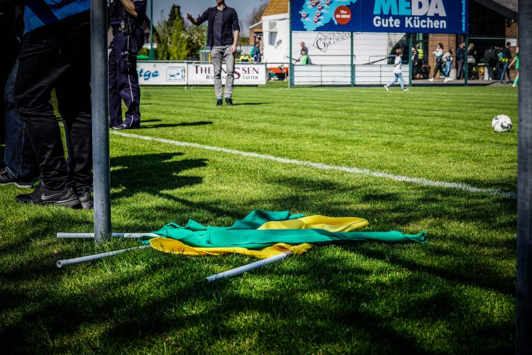Ultras Alemannia Aachen nemen dorpj Straelen over bij degradatiekraker