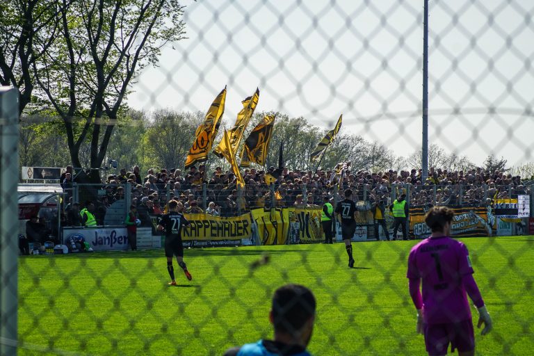 Ultras Alemannia Aachen nemen dorpj Straelen over bij degradatiekraker
