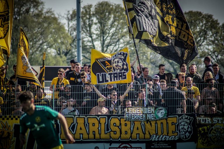 Ultras Alemannia Aachen nemen dorpj Straelen over bij degradatiekraker