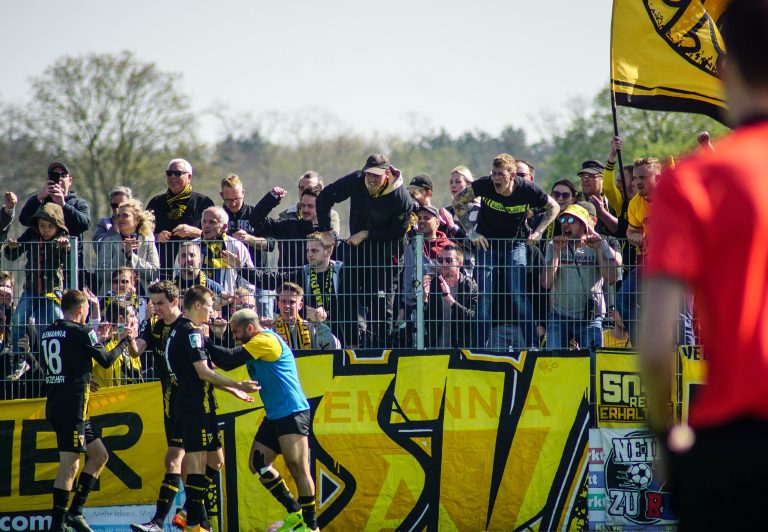 Ultras Alemannia Aachen nemen dorpj Straelen over bij degradatiekraker