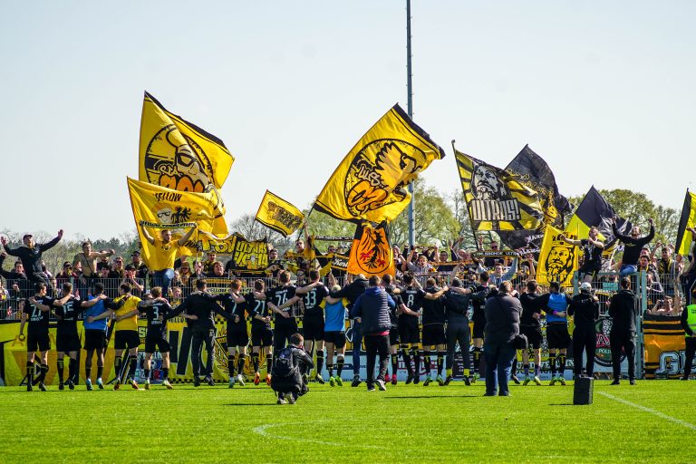 Ultras Alemannia Aachen nemen dorpj Straelen over bij degradatiekraker
