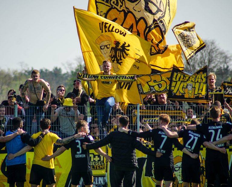 Ultras Alemannia Aachen nemen dorpj Straelen over bij degradatiekraker