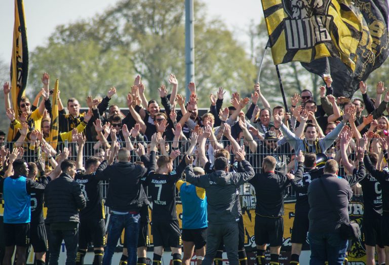 Ultras Alemannia Aachen nemen dorpj Straelen over bij degradatiekraker