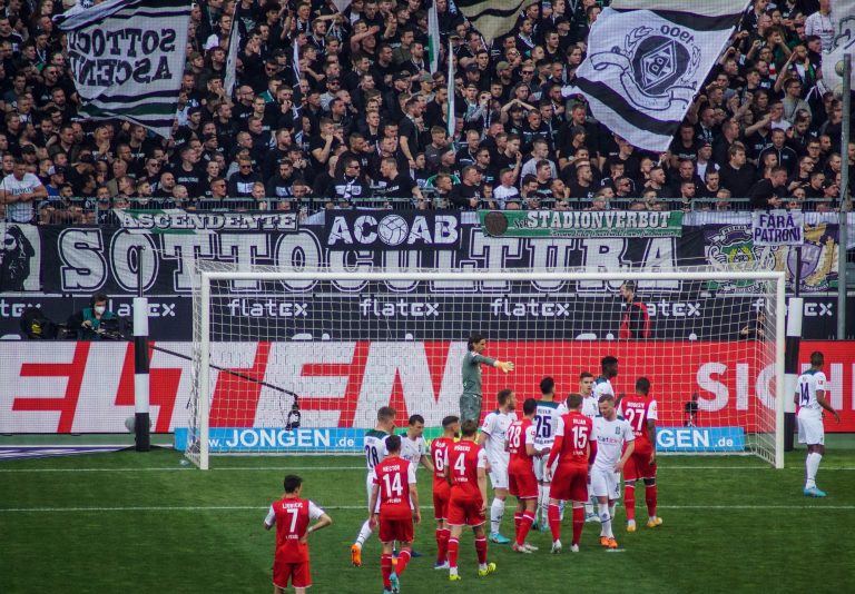 FC Köln de baas in de Rheinland derby