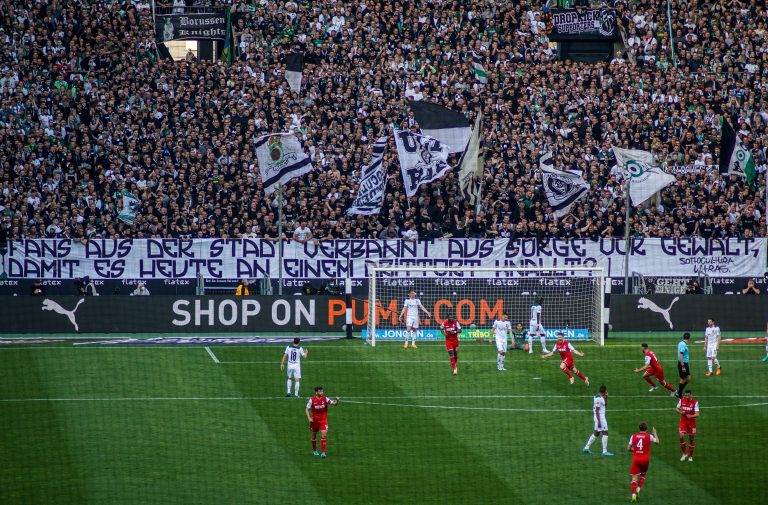 FC Köln de baas in de Rheinland derby