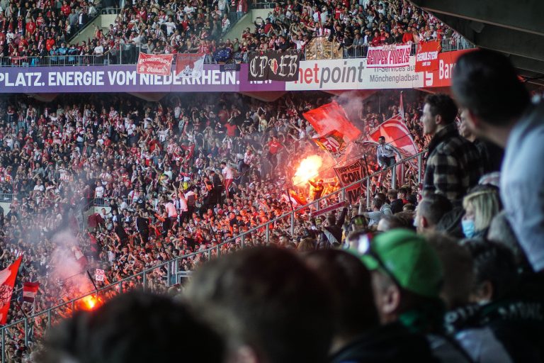 FC Köln de baas in de Rheinland derby