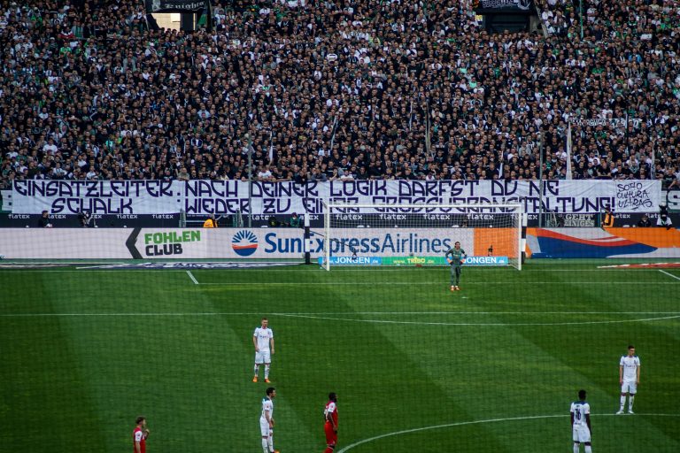 FC Köln de baas in de Rheinland derby