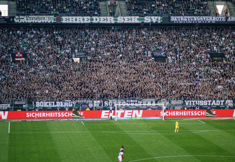 FC Köln de baas in de Rheinland derby