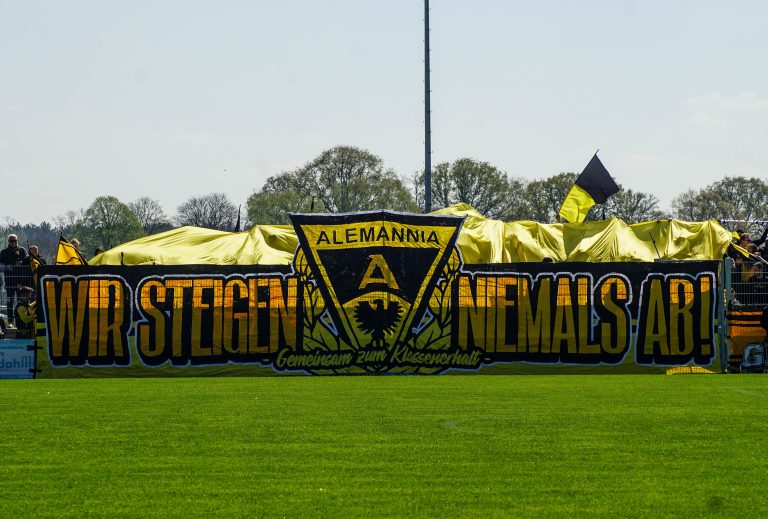 Ultras Alemannia Aachen nemen dorpj Straelen over bij degradatiekraker