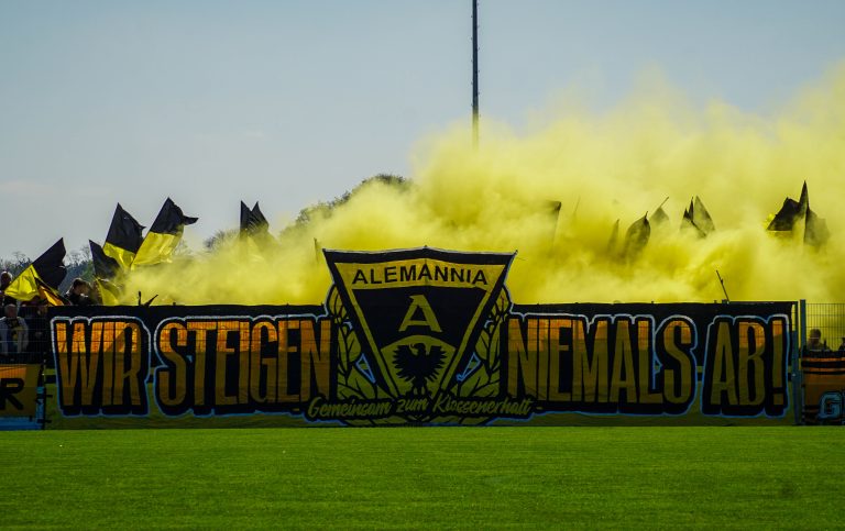 Ultras Alemannia Aachen nemen dorpj Straelen over bij degradatiekraker