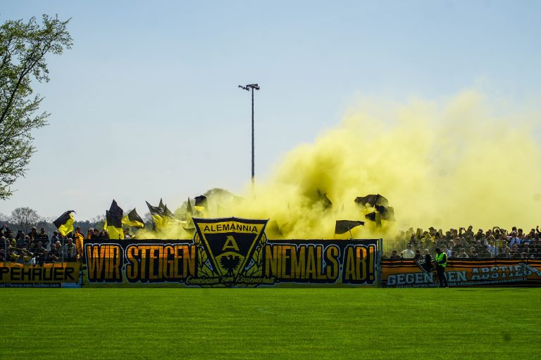 Ultras Alemannia Aachen nemen dorpj Straelen over bij degradatiekraker