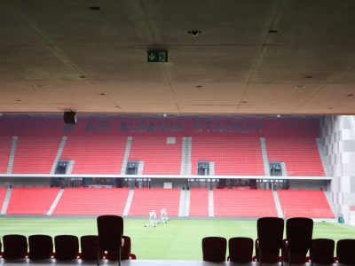 Het stadion van de eerste conference league finale