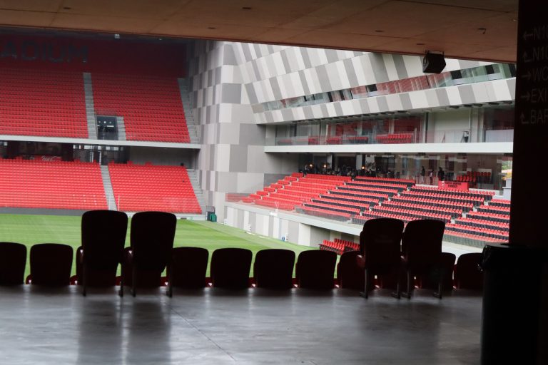 Het stadion van de eerste conference league finale