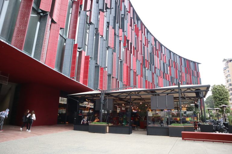Het stadion van de eerste conference league finale