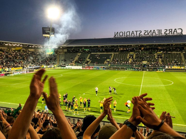 Sfeervolle avond op Midden-Noord laat ADO dromen van promotie